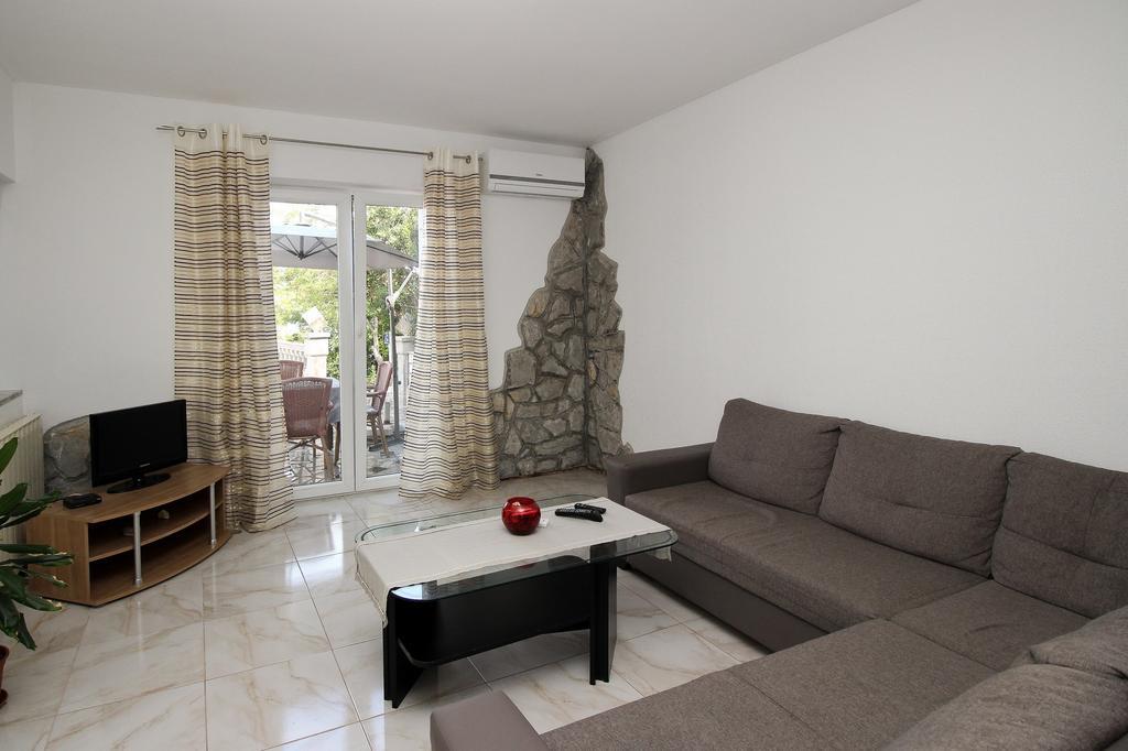 Apartment Drazen Šilo Quarto foto